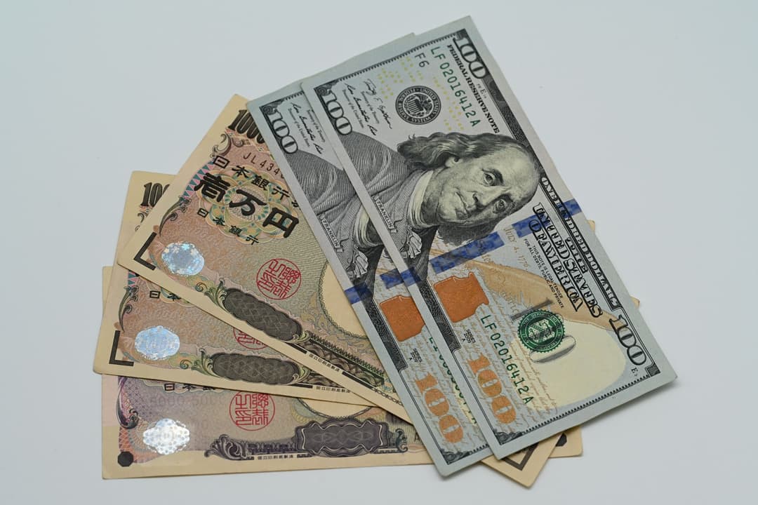 El yen cae a su nivel más bajo en casi dos años frente al dólar