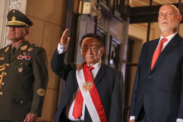 José Balcázar juró como presidente de la república