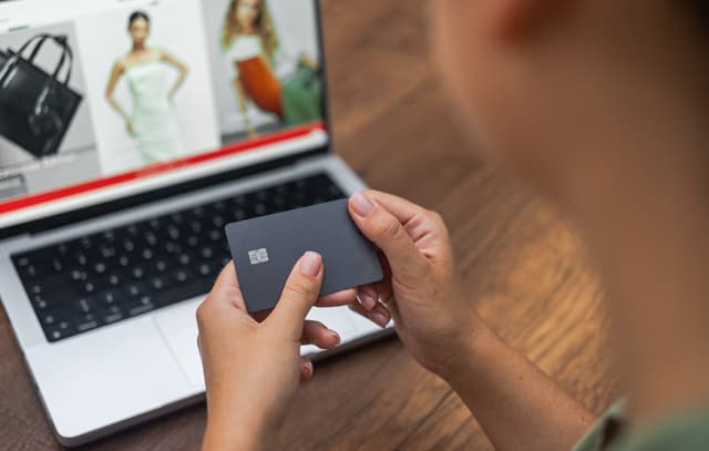 Compras online por el Día de la Madre: cómo evitar estafas y proteger tus datos y dinero